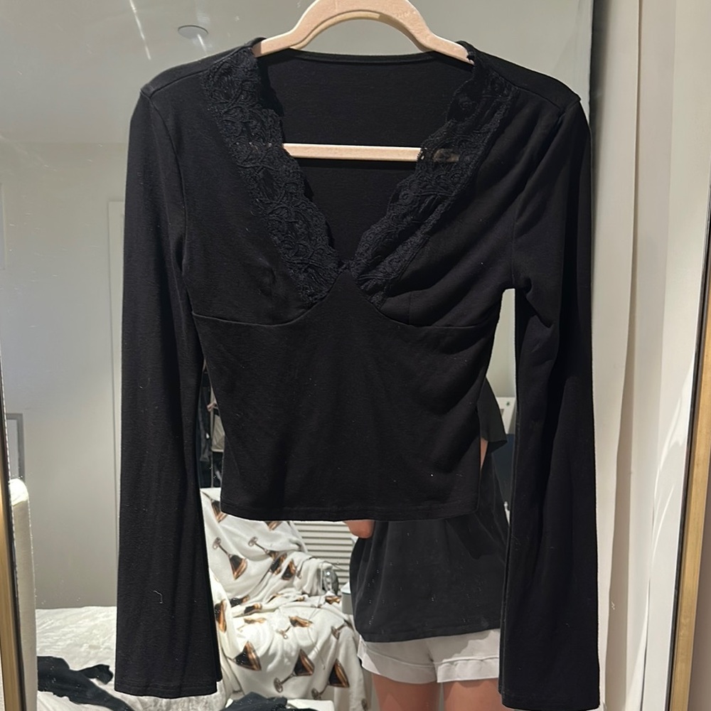 Black Lace V-Neck Long Sleeve Top - Picture 5 of 8